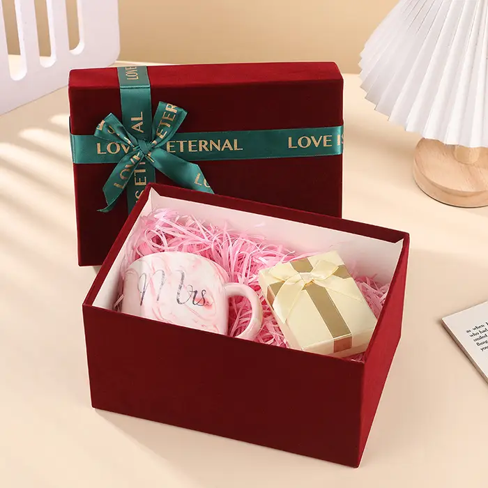 velvet gift box with lid