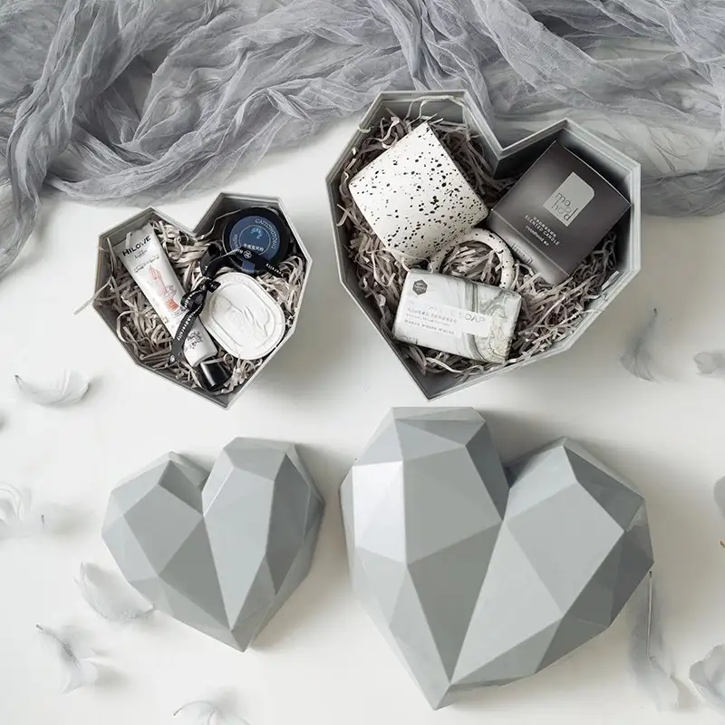 gift box heart shape​
